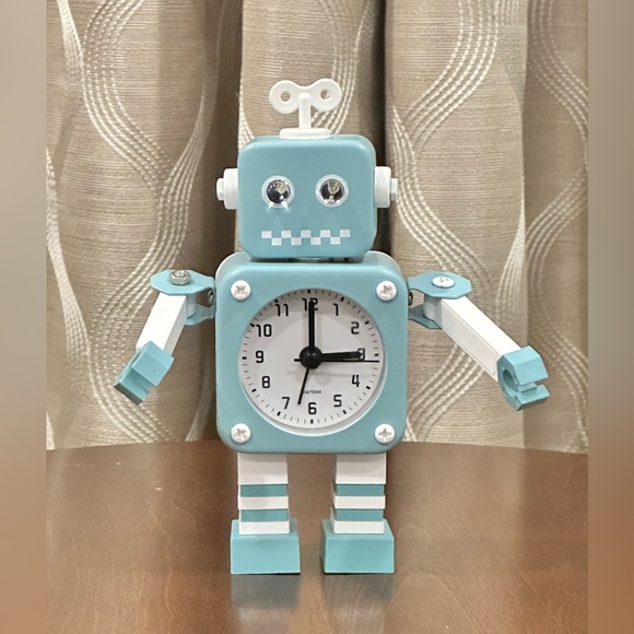 Robot Alarm Clock, Stainless Metal Desktop Creative Clock with Flashing Eyes - Picture 5 of 11